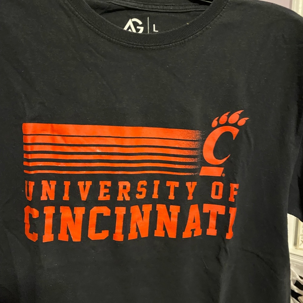 University of Cincinnati mens tee - Picture 2 of 2